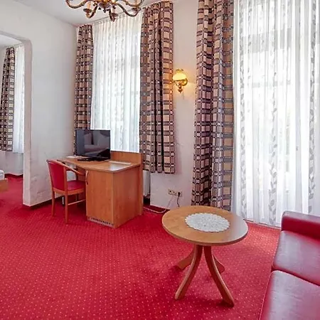Отель Restaurant Mathildenhof 3*